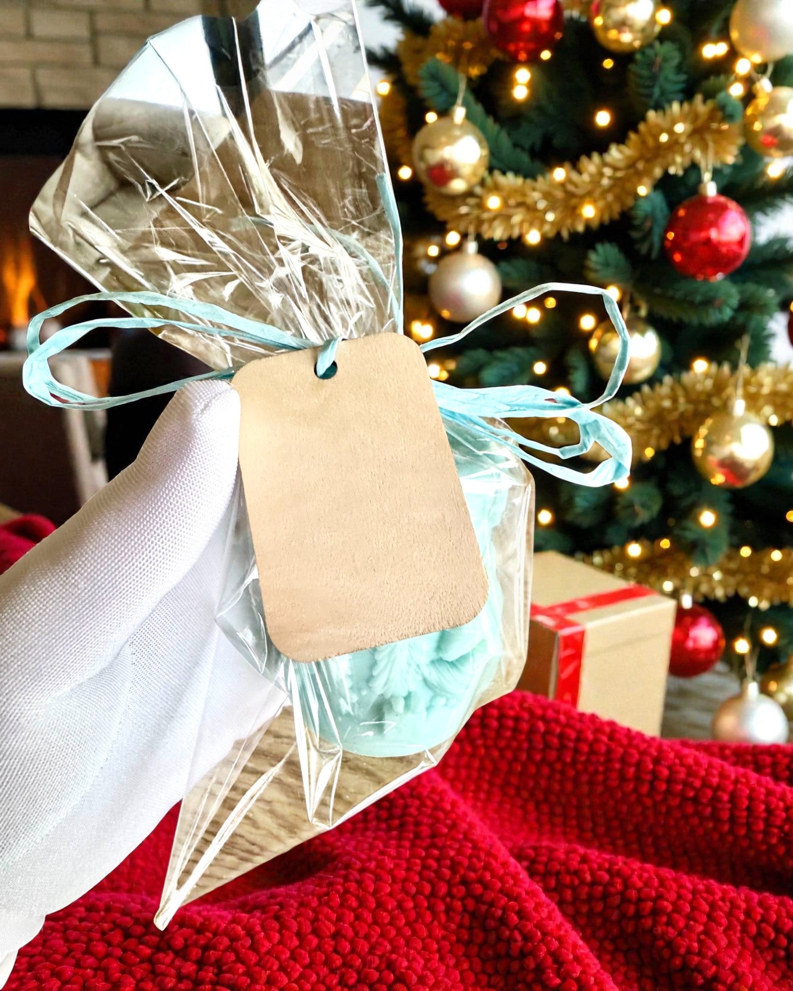 Soyavokslys Vinterrev, 7,5 cm høyt, håndstøpt soyavokslys med en søt sovende rev, kan tilpasses med gravering på skiltet