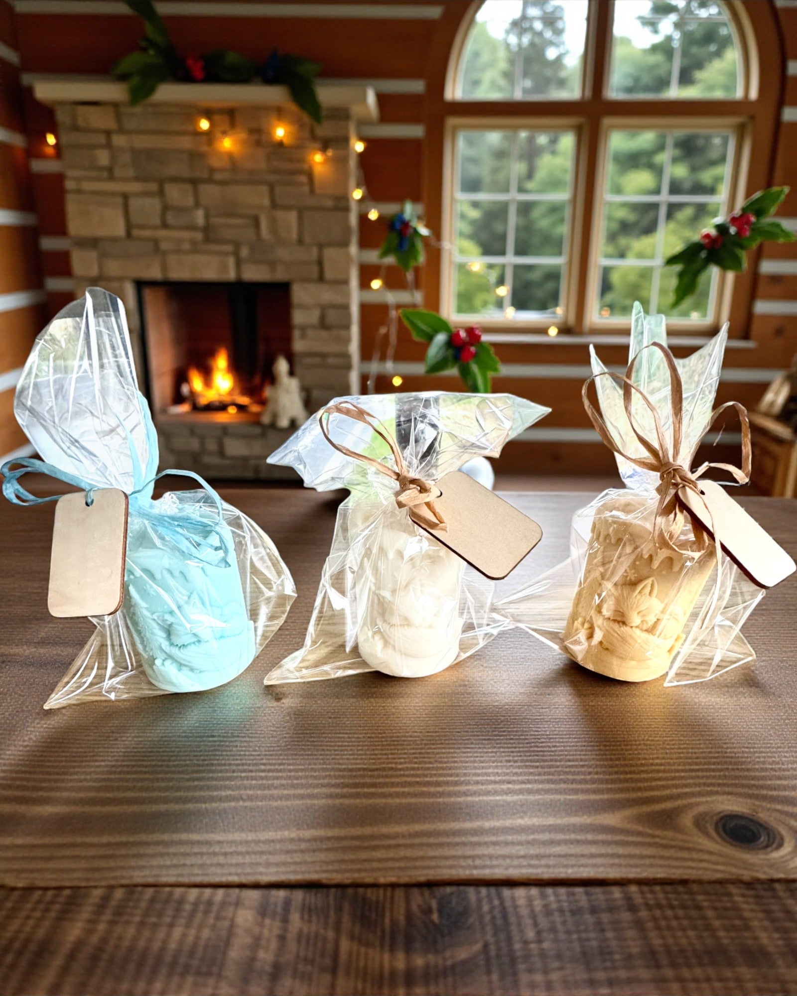 Soyavokslys Vinterrev, 7,5 cm høyt, håndstøpt soyavokslys med en søt sovende rev, kan tilpasses med gravering på skiltet