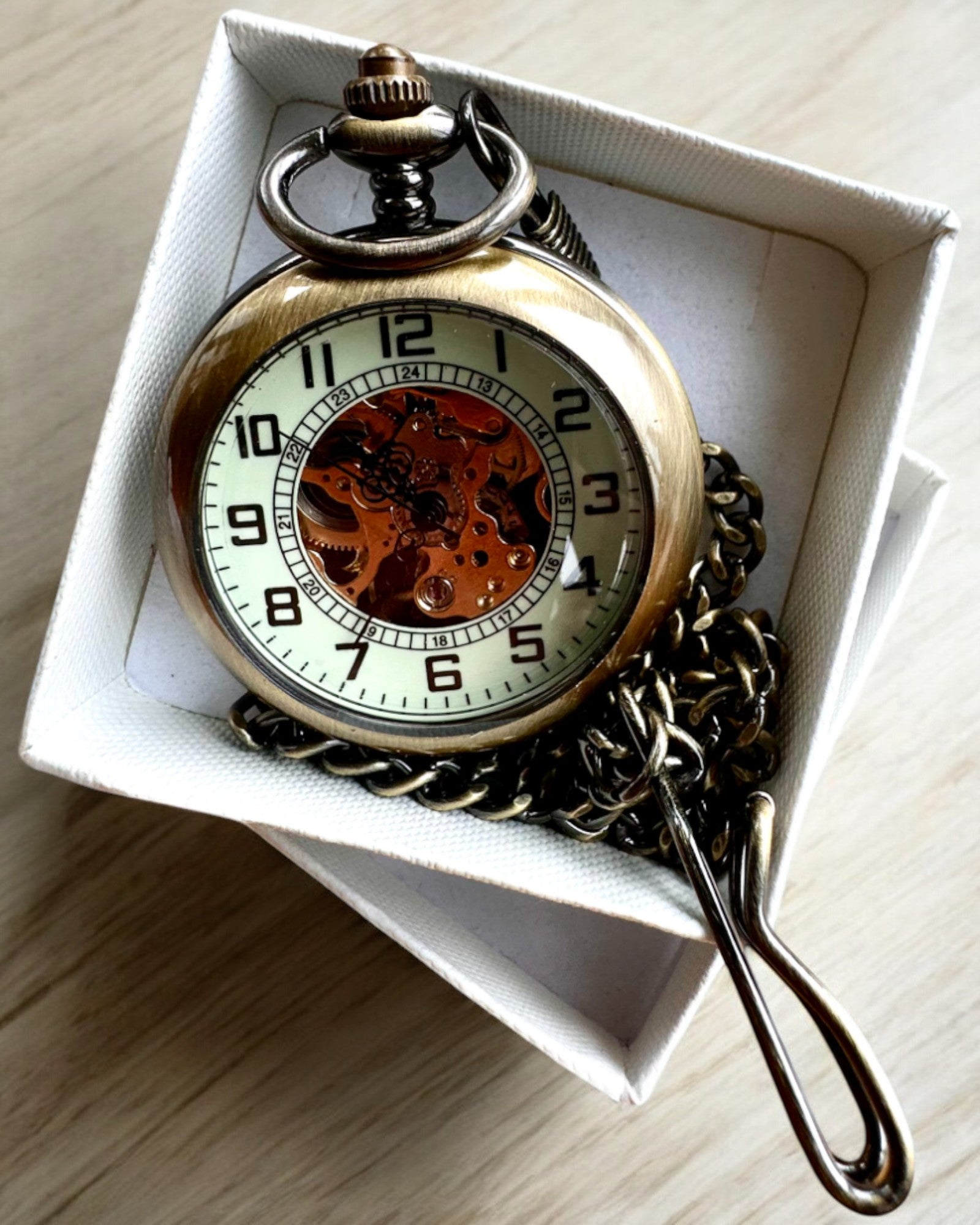 Klassisk Lommeur "Oldtimer" - stilfull retro eleganse, mulighet for personlig gravering som gave
