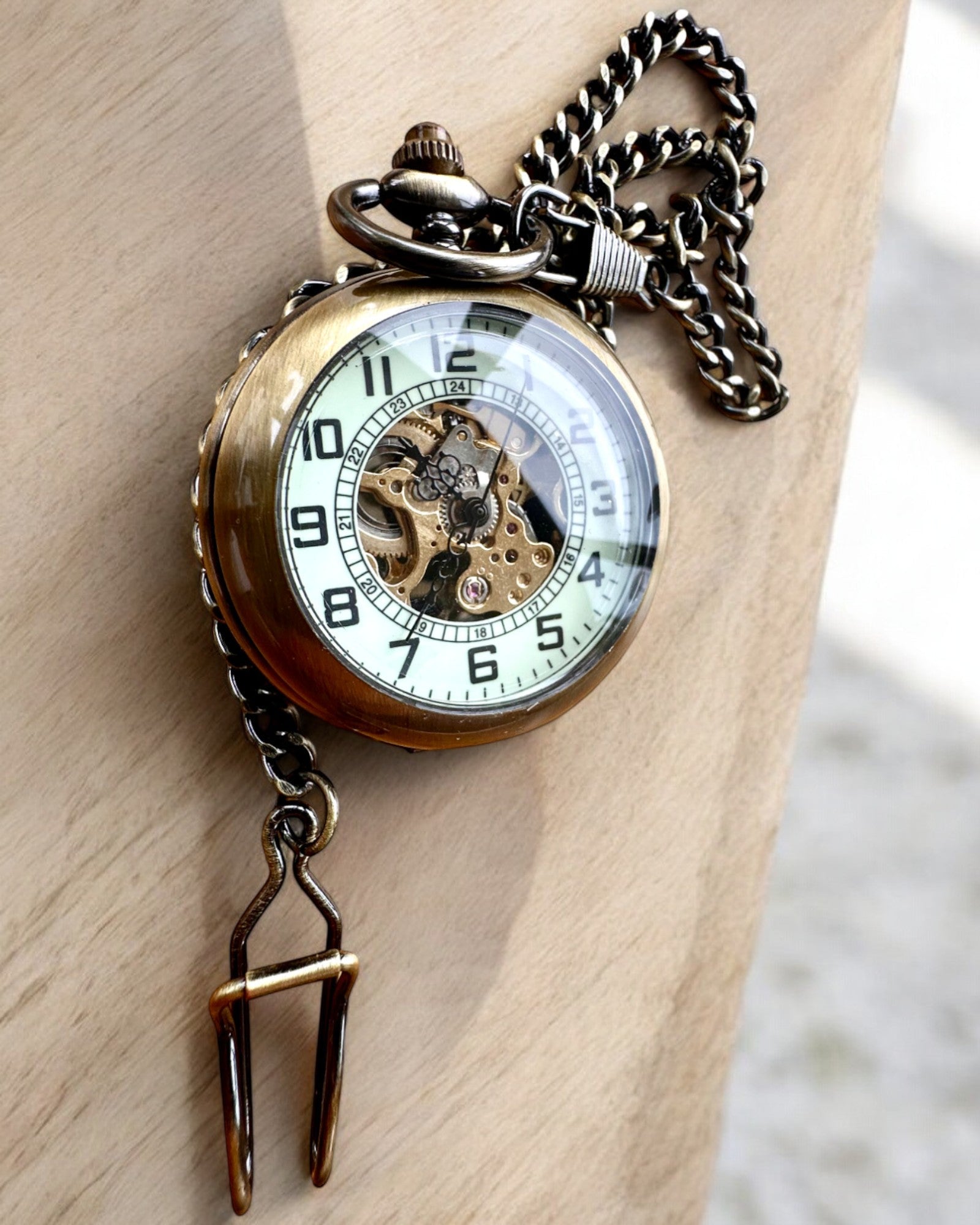 Klassisk Lommeur "Oldtimer" - stilfull retro eleganse, mulighet for personlig gravering som gave