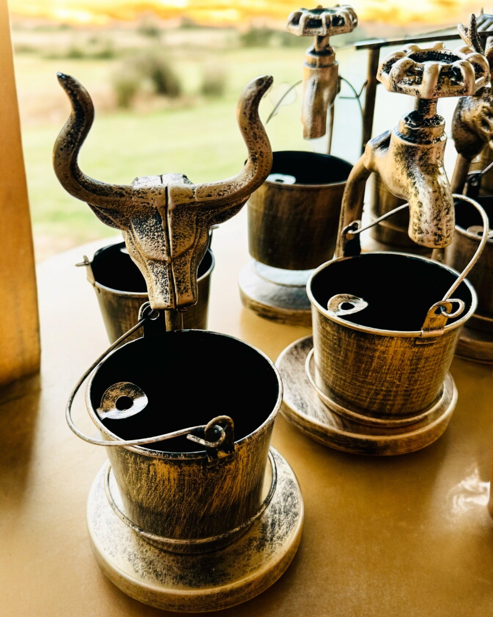 Stilig metallaskebeger "Rustic Charm" 19-23 cm høyde, 8 varianter å velge mellom, gravering på forespørsel