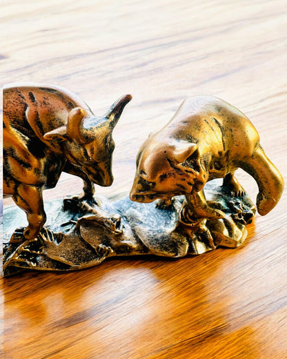 "Starcie Byka z Niedźwiedziem" - Kobberbrun skulptur med mulighet for gravering