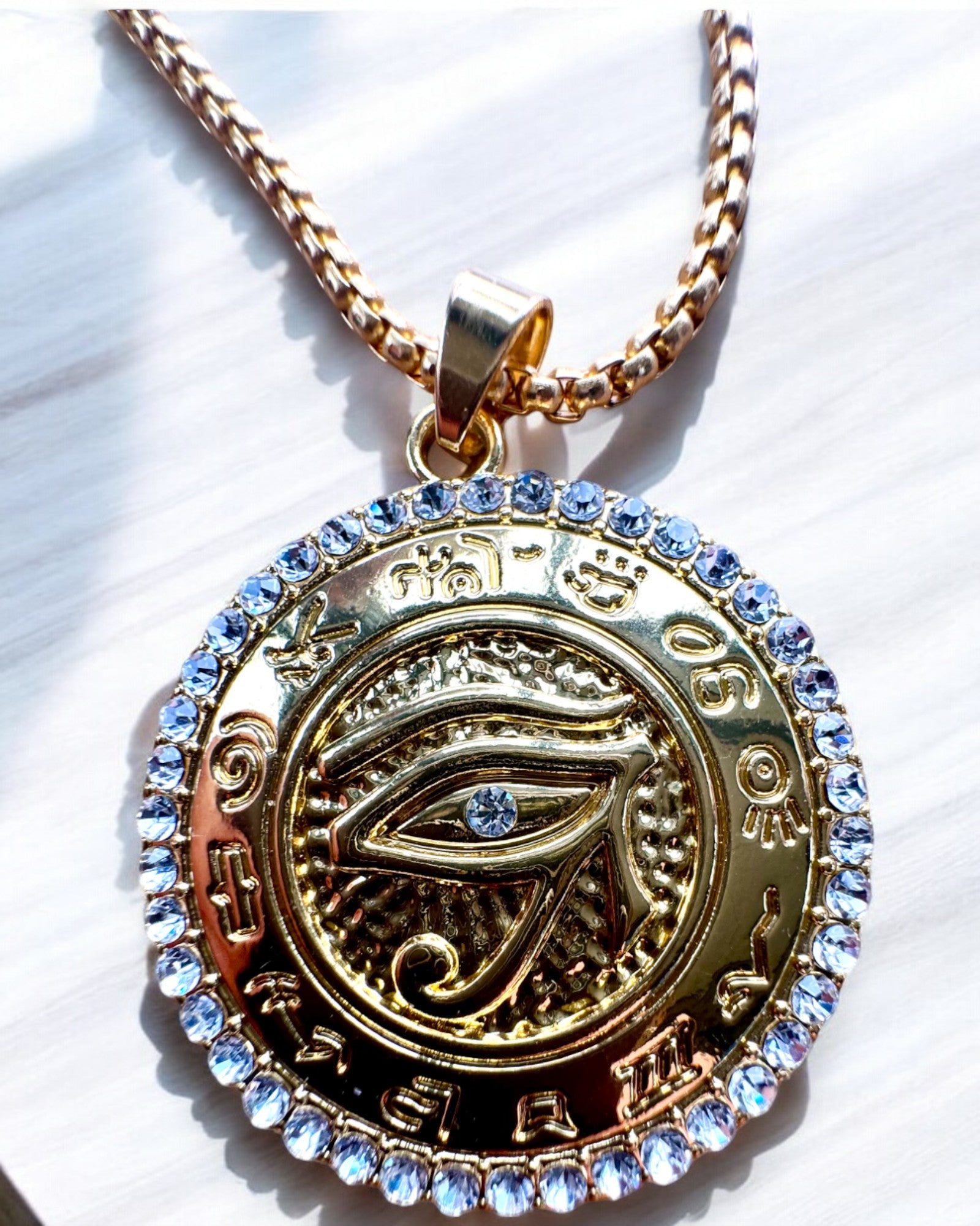 Amulett Mocy "Oko Ra", mulighet for personalisering med gravering som gave