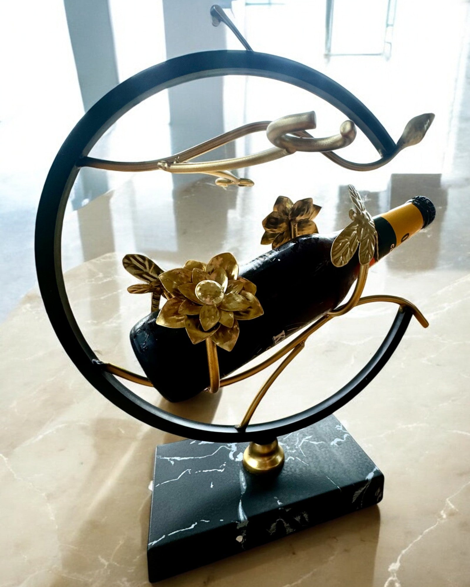 Stativ "Elegancki Owad" - for vinflaske og glass, høyde 33 cm, mulighet for personlig gravering som gave