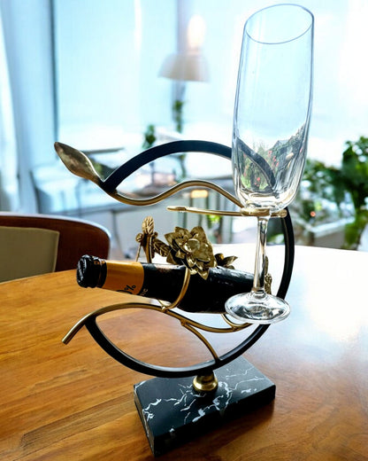 Stativ "Elegancki Owad" - for vinflaske og glass, høyde 33 cm, mulighet for personlig gravering som gave