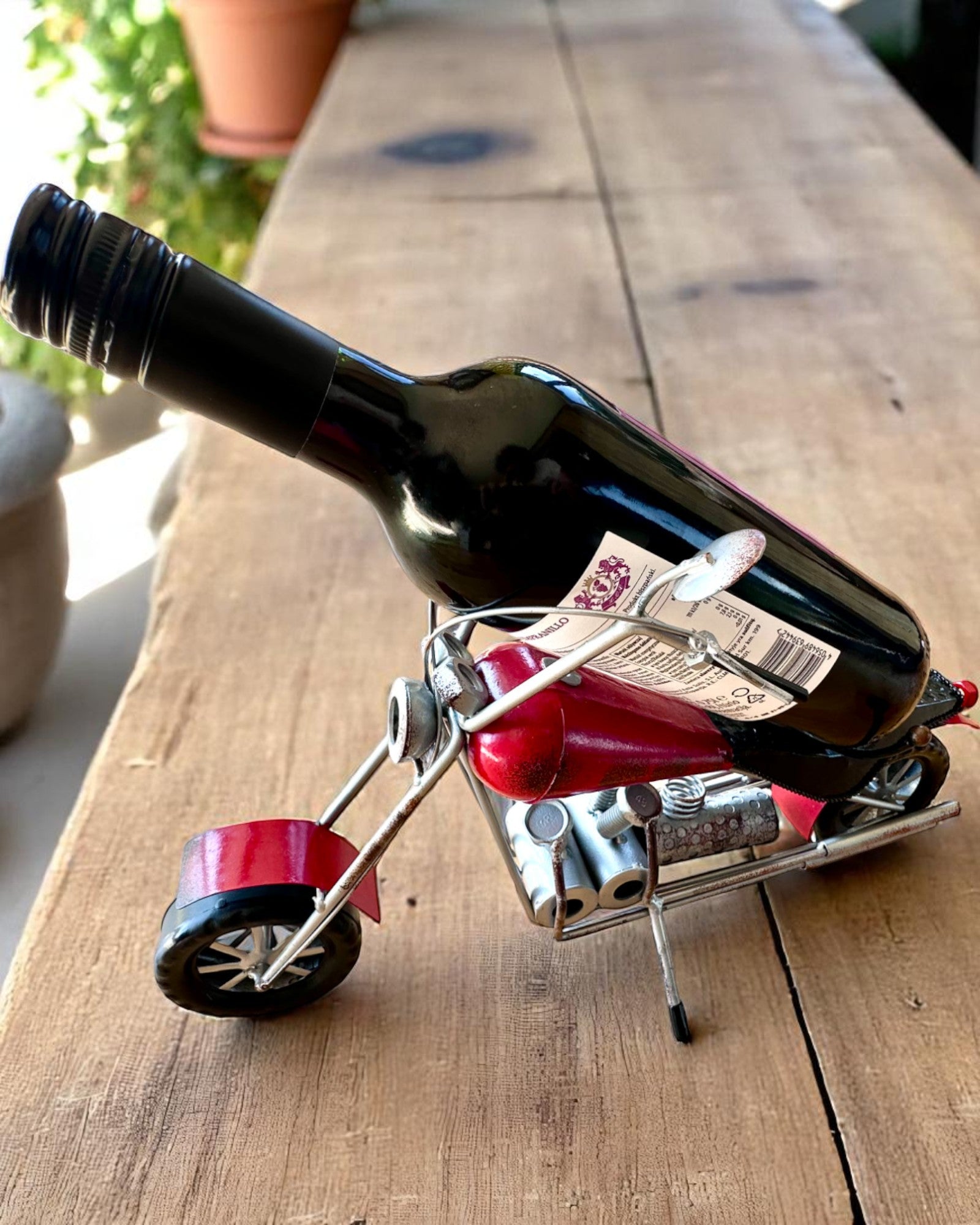 Metallstativ for vin 40 cm langt, i form av en motorsykkel med mulighet for gravering som gave