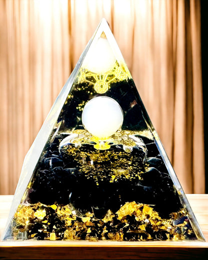Orgonittpyramide med Obsidian – Chakra Energigenerator, Meditasjonsverktøy Reiki med Naturlig Stein