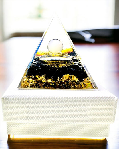 Orgonittpyramide med Obsidian – Chakra Energigenerator, Meditasjonsverktøy Reiki med Naturlig Stein