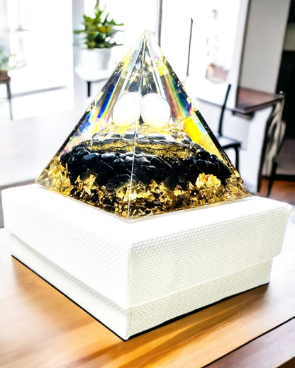 Orgonittpyramide med Obsidian – Chakra Energigenerator, Meditasjonsverktøy Reiki med Naturlig Stein