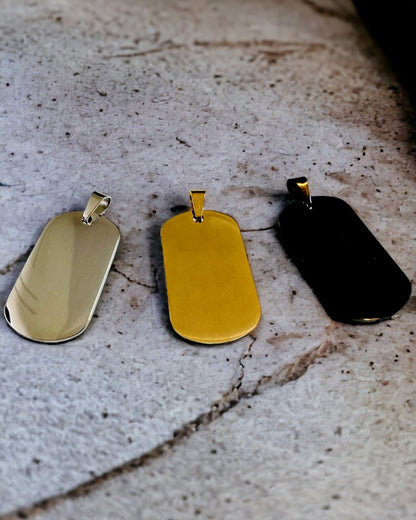 Militært Anheng med Gravering - Retro Stil i Ulike Farger