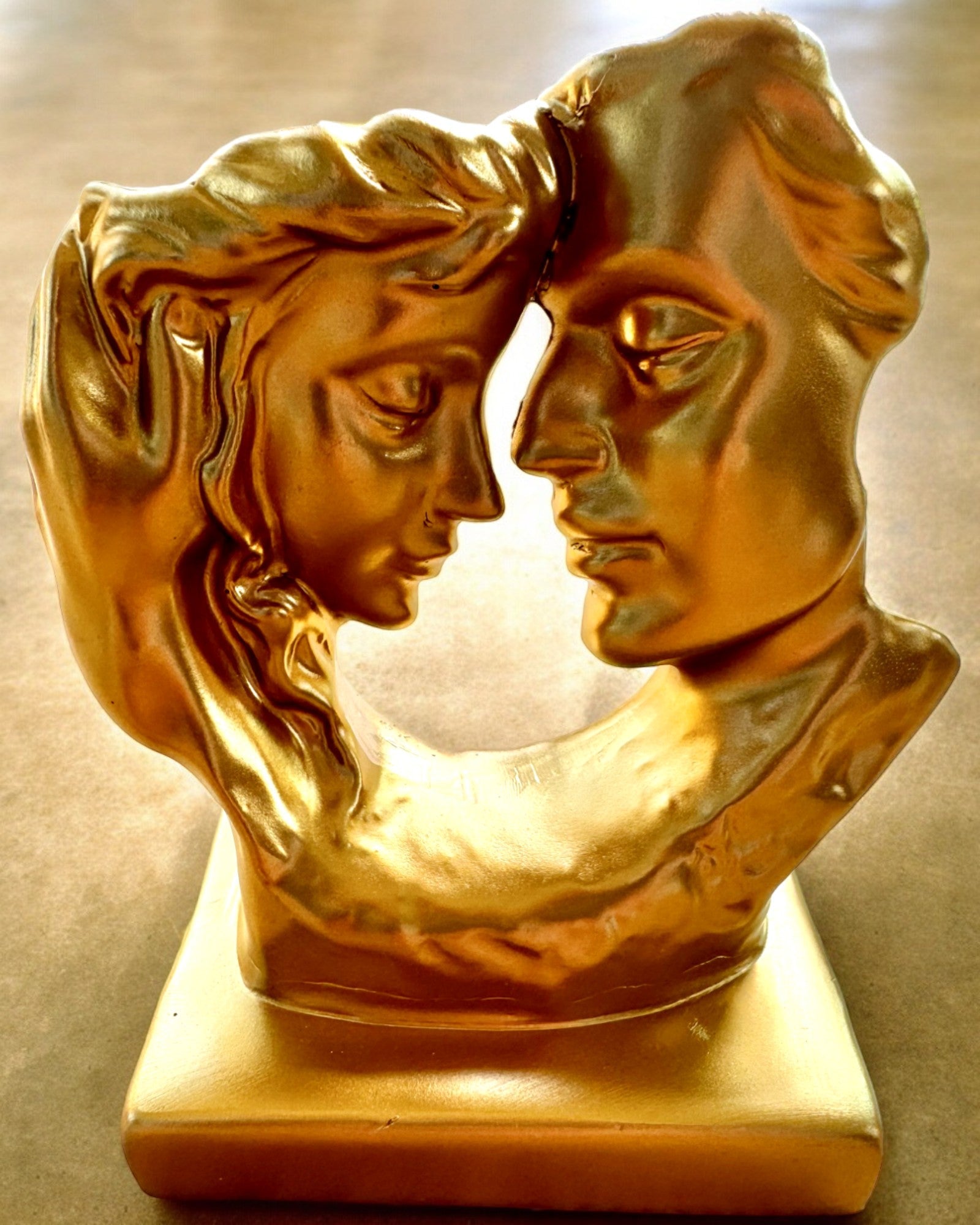 Figur "Złote Złączenie" - 13,5 cm høy, dekorativ med mulighet for gravering