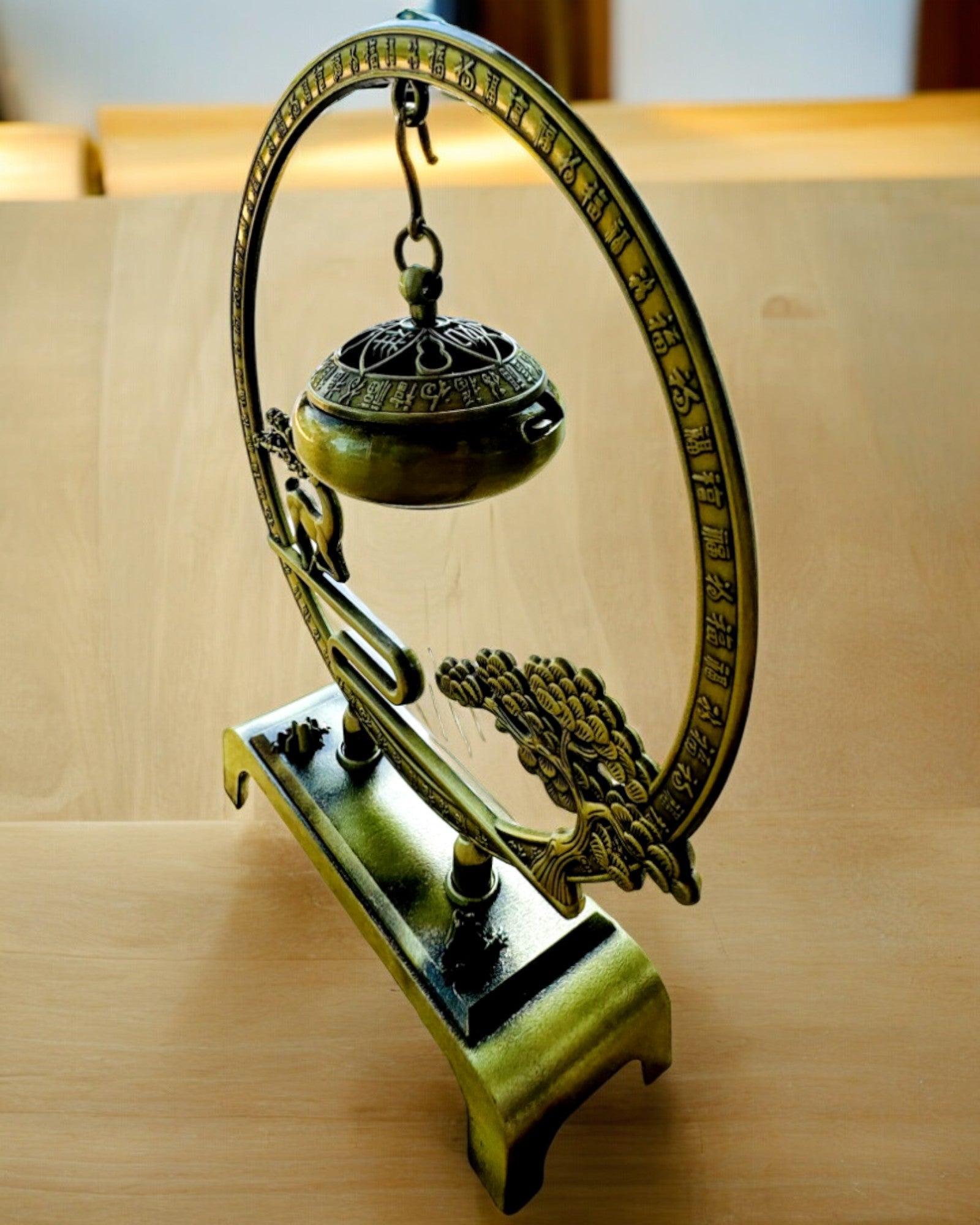 Elegant metallholder for røkelse "Wielki Spokój" - mulighet for personlig gravering