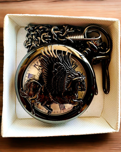 Lommeur "Equus Tempus" - Svart med hestemotiv, mulighet for personlig gravering - hvit urskive