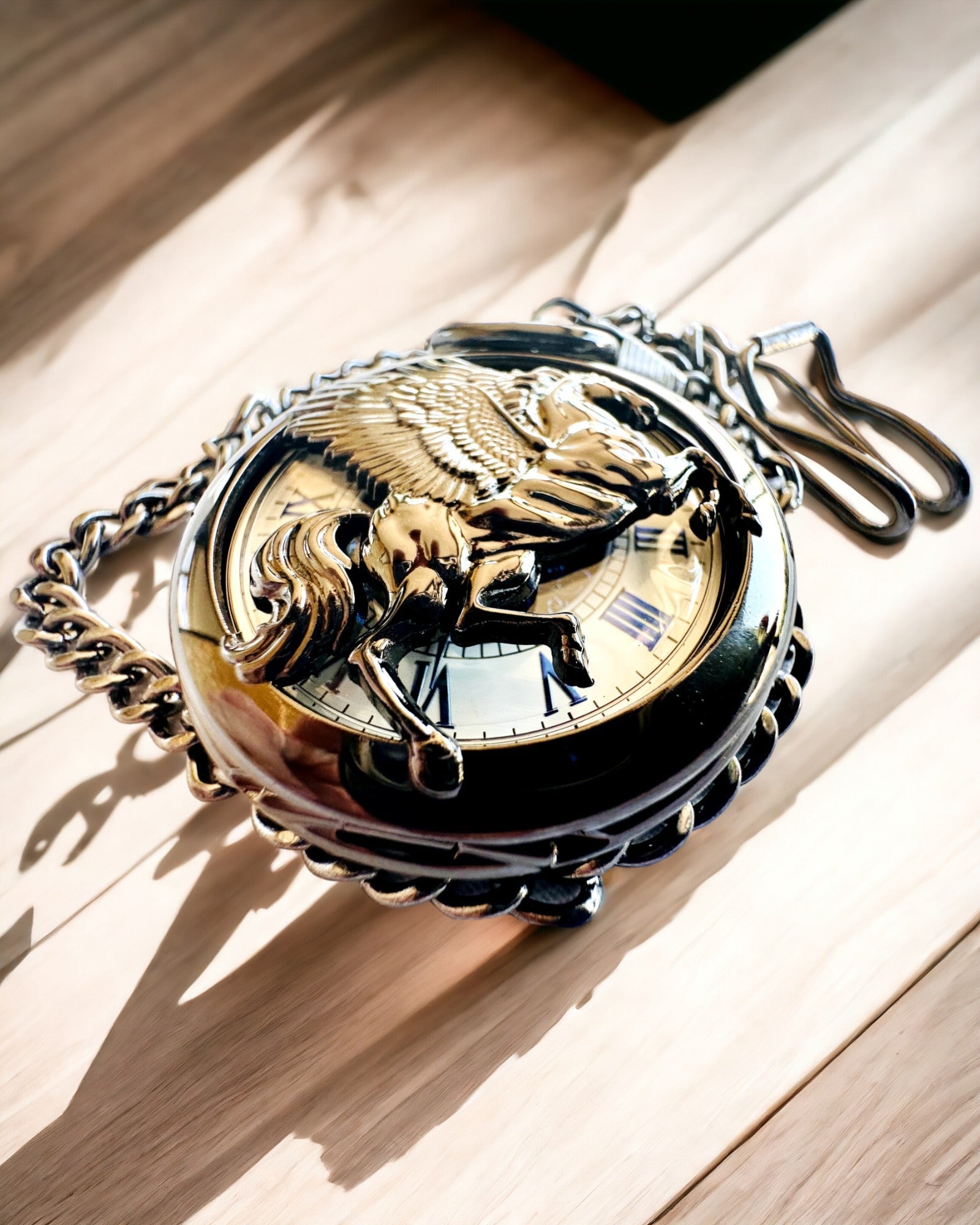 Lommeur "Equus Tempus" - Svart med hestemotiv, mulighet for personlig gravering - hvit urskive