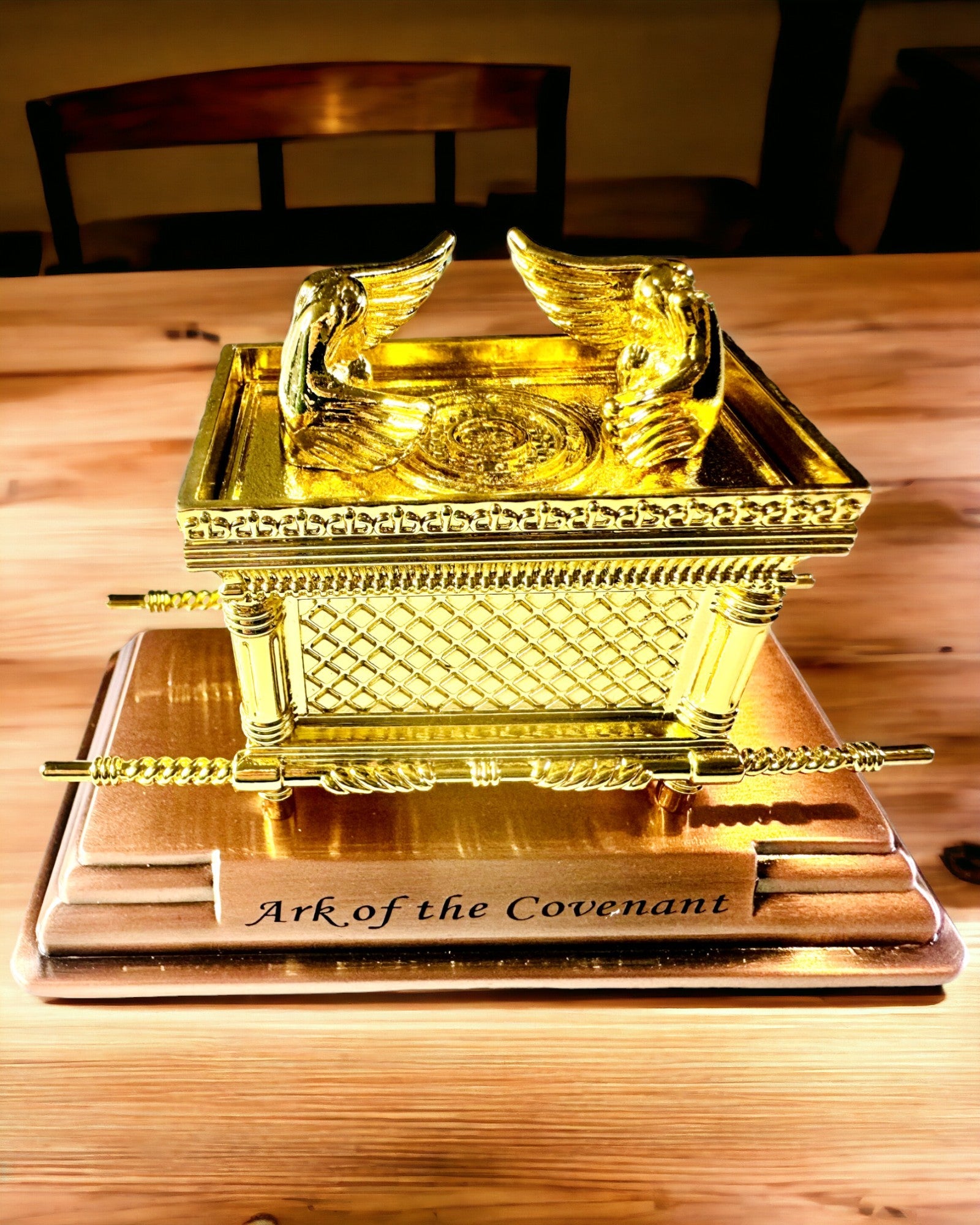 Forgylt replika av Paktens Ark – Dekorativ Ark-statue i kobber i størrelse XL 28x15.6x20 cm