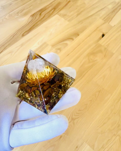 Pyramide av Krystallisk Velstand Lykkelig Krystallkule, Tigerøye Stein, Kobber Lotus