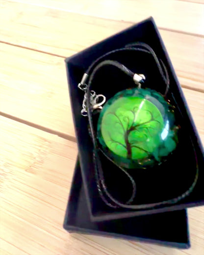 "Malachitt Livets Amulett" - halskjede med mulighet for personlig gravering som gave