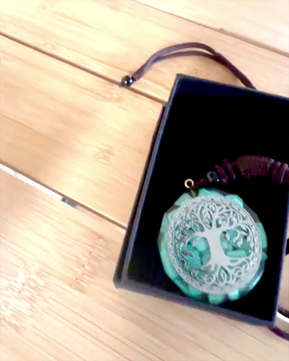 Amulett "Livets Tre" med turkis – Din personlige styrke, halskjede som gave, personalisering med gravering