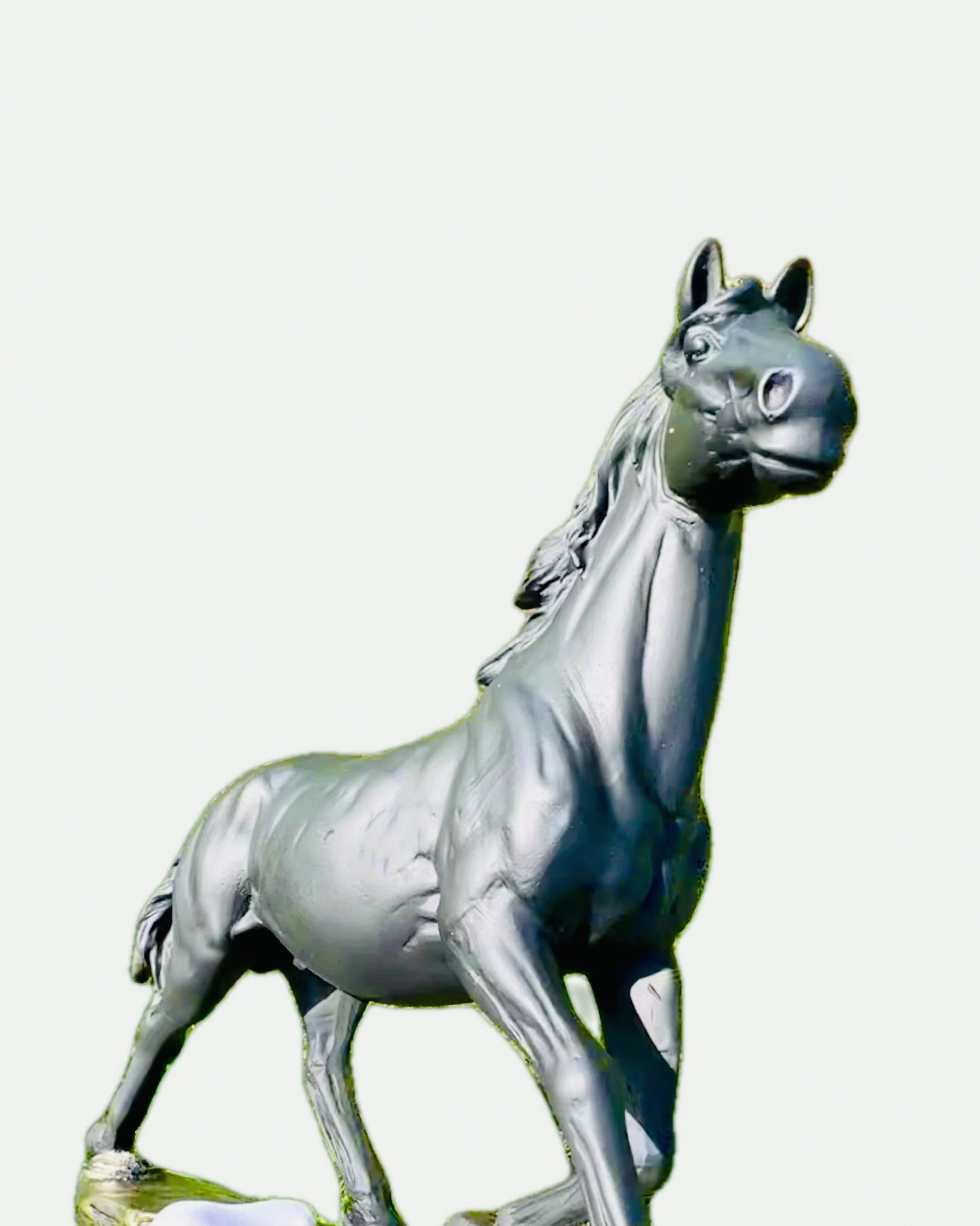 "Czarny Galop" - Elegant Hestefigur med Mulighet for Gravering