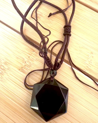 Amulett av svart obsidian "Davidstjerne", mulighet for personlig gravering som gave