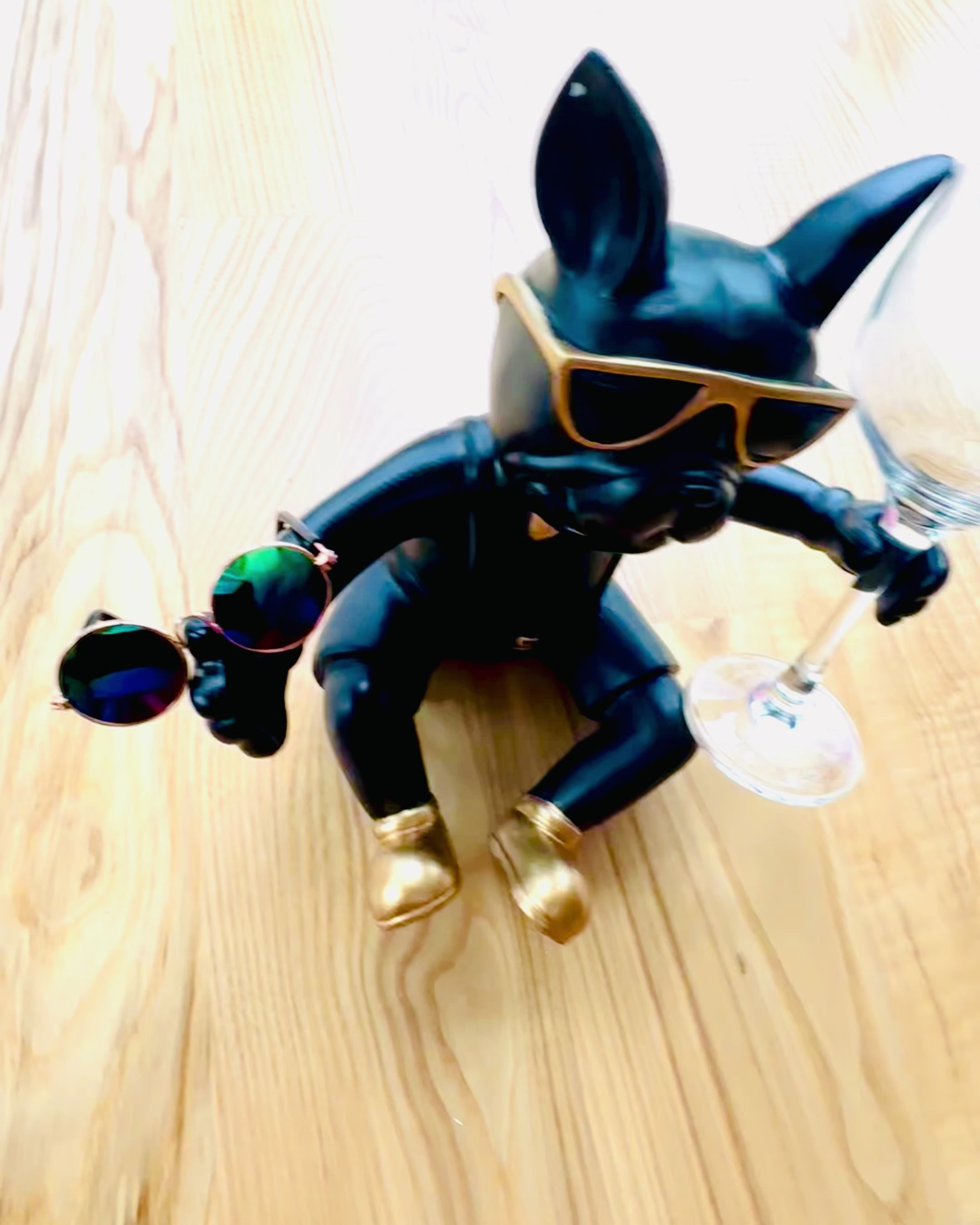 Eksklusiv figur "Stilig Bulldog", svart farge, stativ for vinglass eller champagneglass, personalisering med gravering