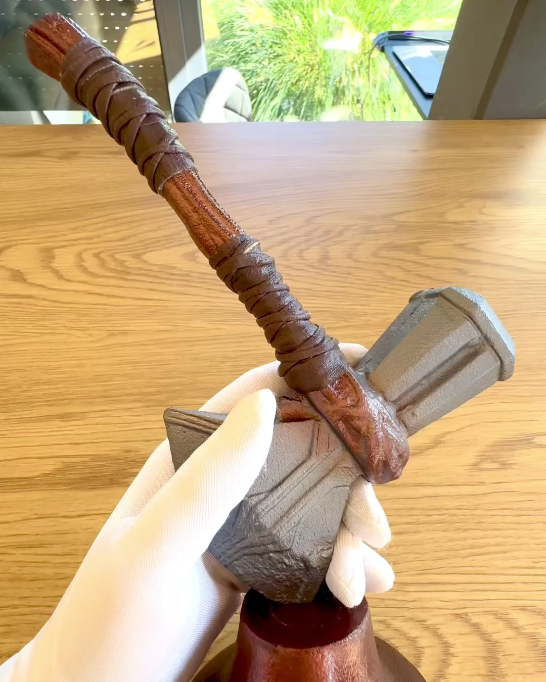 Storm Relic – dekorativ hammer med base, 26 cm, håndlaget, mulighet for tilpasning med gravering som gave