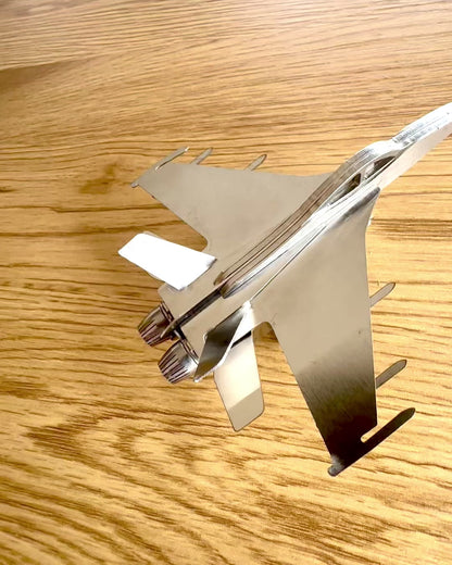 Metallmodell av jagerflyet «SkyRaptor» – rustfritt stål, personlig gravering som gave