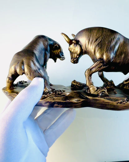 Skulptur "To rivaler" - Okse og Bjørn - Symbolikk for finansmarkedet, Mulighet for gravering - kobberfarge